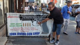 20130927260nygunshopweb.jpg