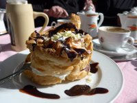 3-Windbeutel-Schoko.jpg 3-Windbeutel-Schoko.jpg